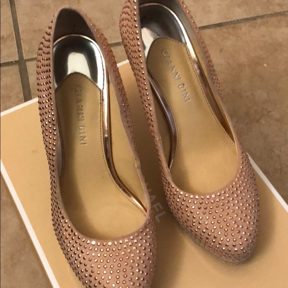 Gianni Bini two tone heels